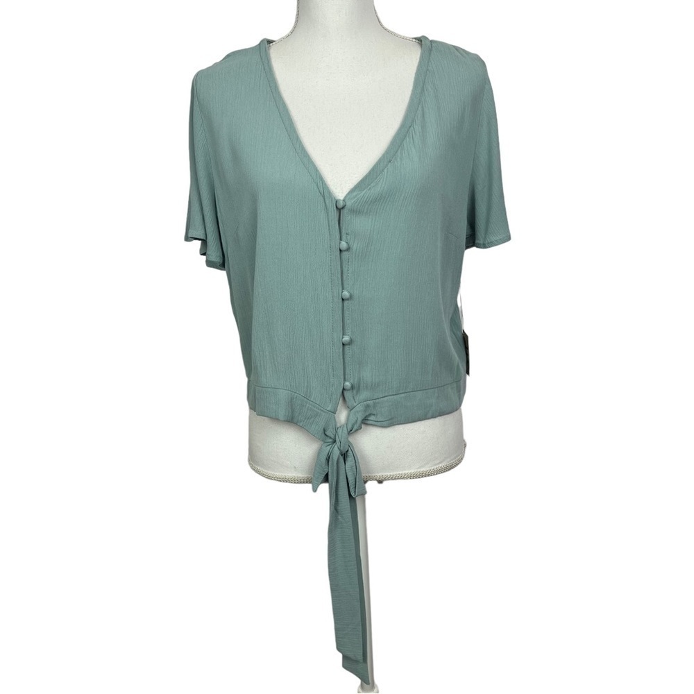 NWT ACTIVE USA Women’s Pullover Button/Tie Top Sz Large Green V-neck